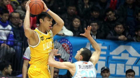 疆广厦连续恶斗，周琦与林志杰演绎季后赛级别对抗